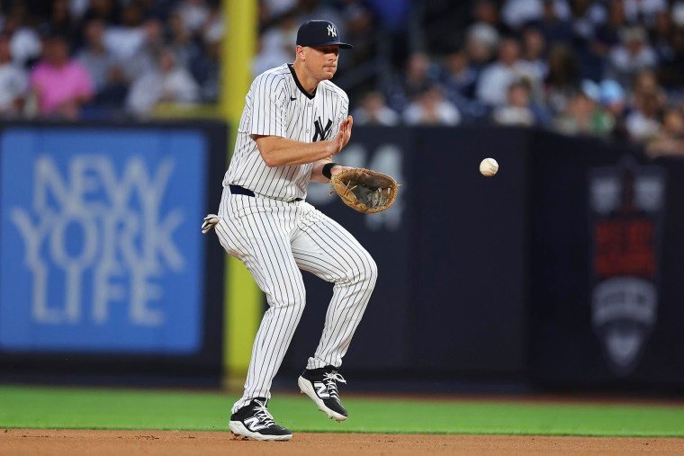 DJ LeMahieu of the New York Yankees makes a play at second base