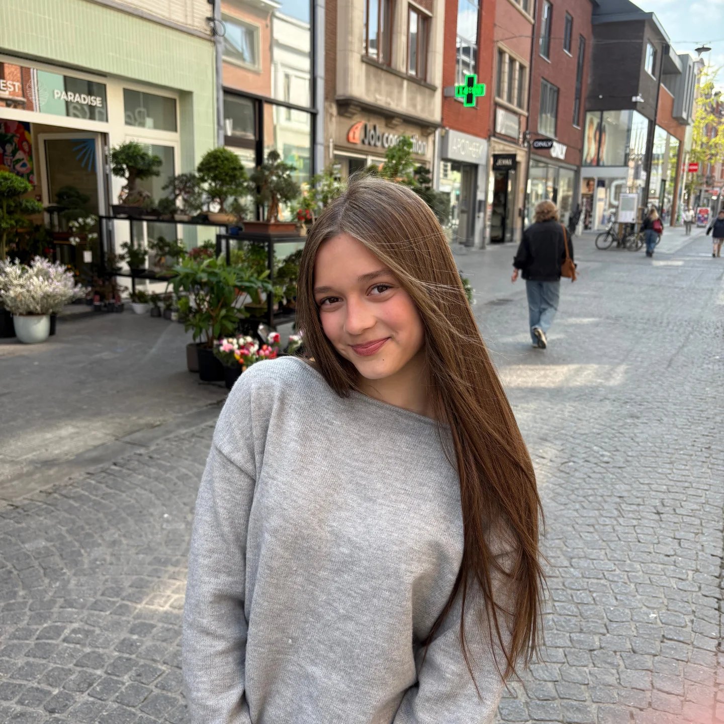 Ella Kasumovic Biography: Age, Height, Ethnicity, Boyfriend, Songs, Awards, Net Worth, Siblings, Parents
