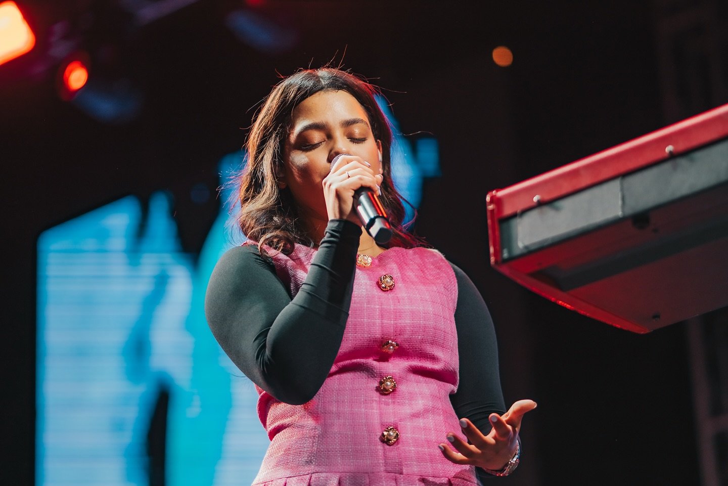 Averly Morillo Biography: Lyrics, Playlists, Age, Net Worth, Siblings, Parents, Singles, Height, Love Life