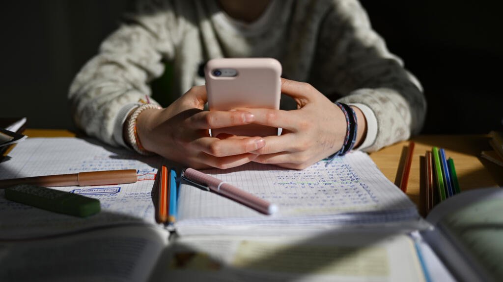 France among EU nations to trial new app to protect minors from online harms