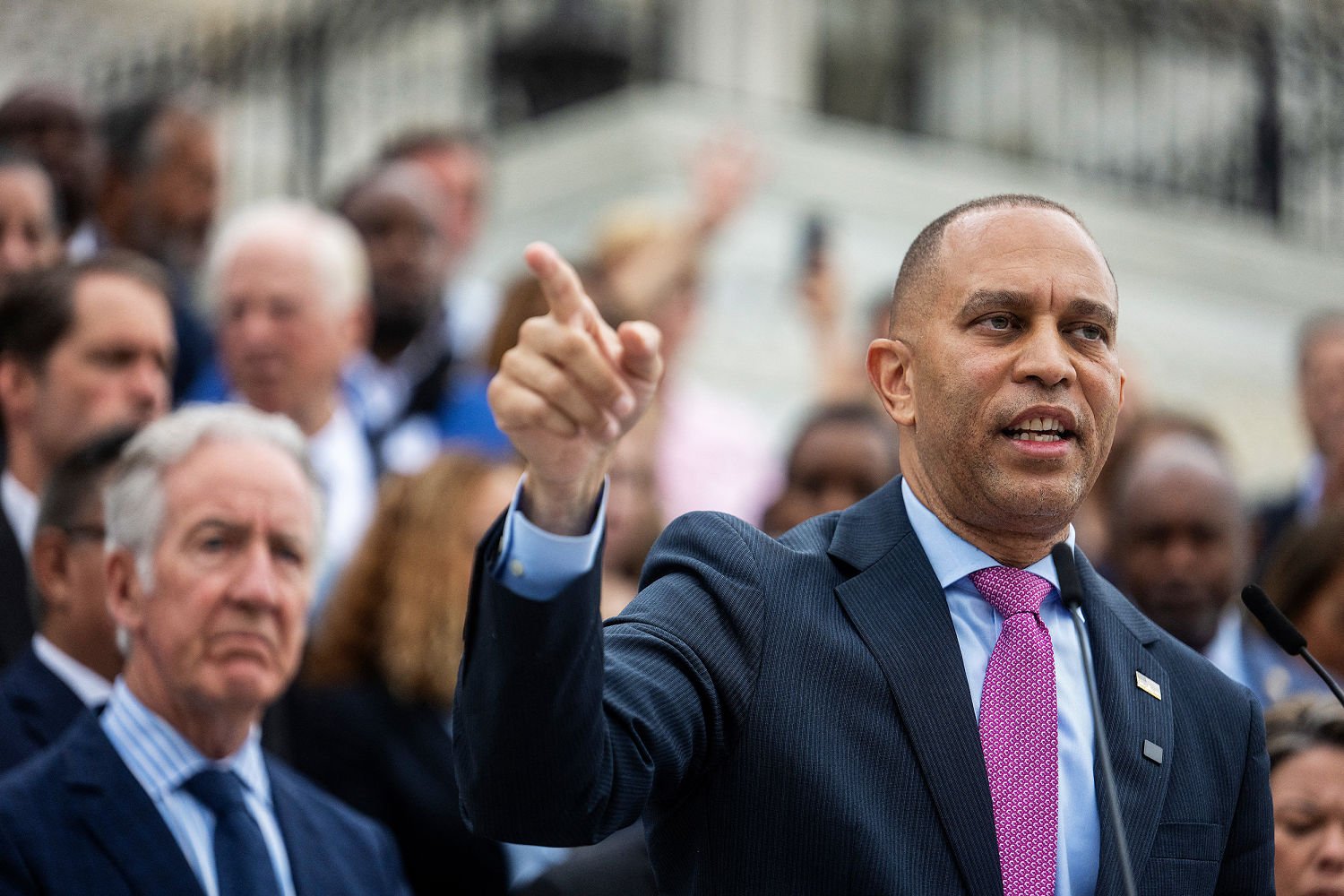 Rogue Trump impeachment efforts divide House Democrats