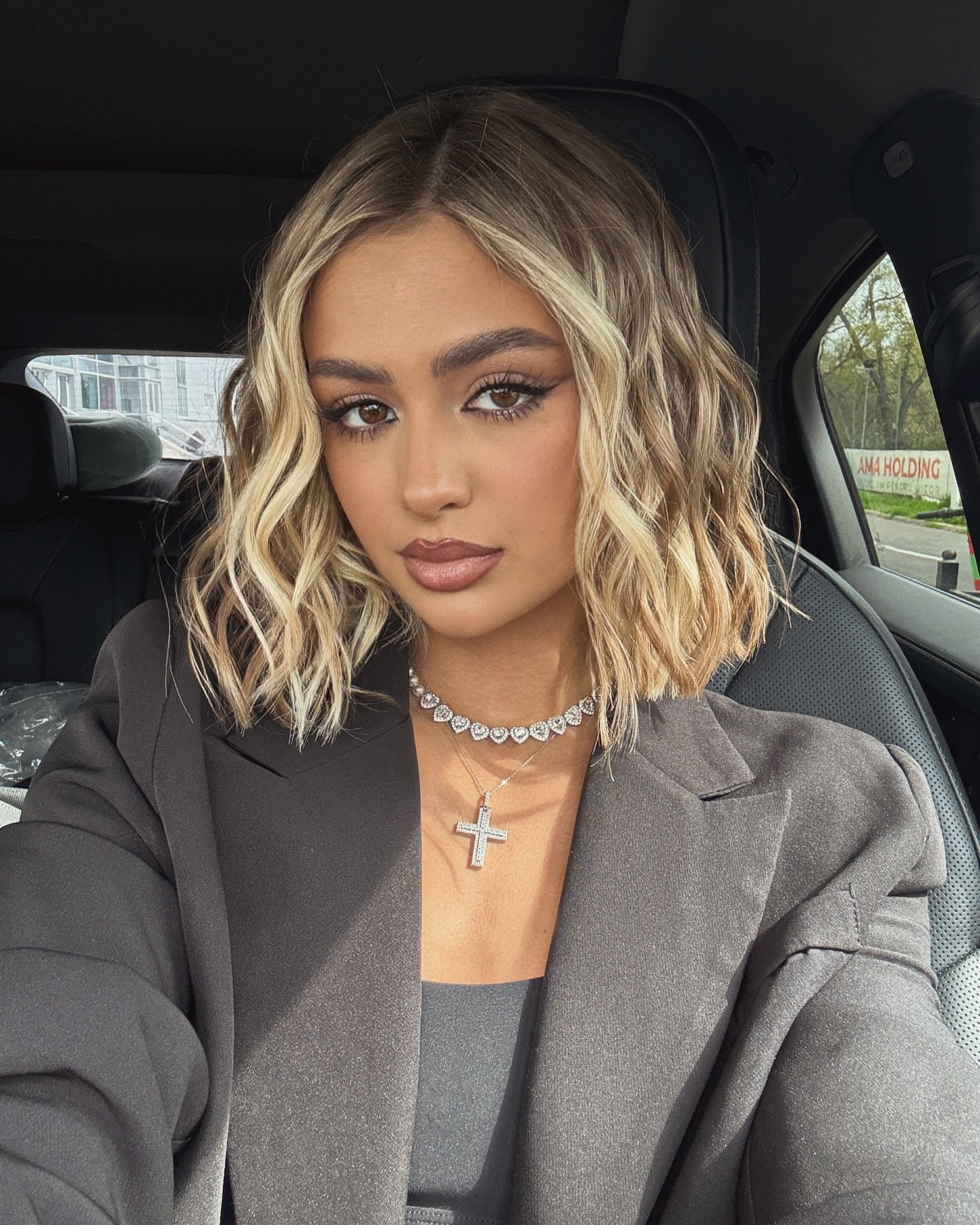 Iuliana Beregoi Biography: Sister, Height, Ethnicity, Age, Net Worth, Songs, Parents, Awards, TV Show