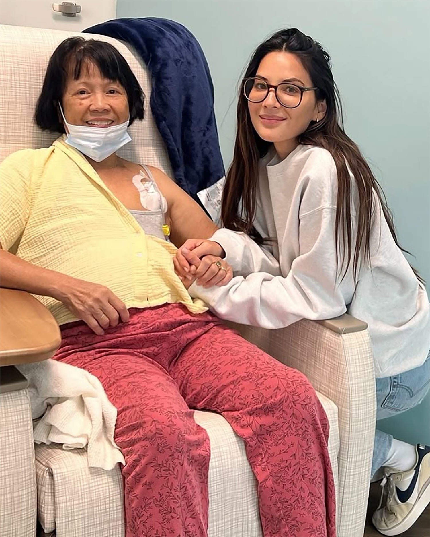 Olivia Munn's mother diagnosed with breast cancer after actor's own cancer diagnosis