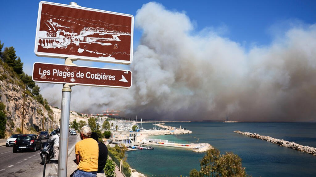 France: Massive fire spreads to Marseille